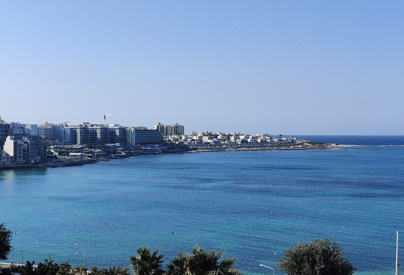 اتاق خانوادگی با چشم‌انداز دریا, Salini Resort