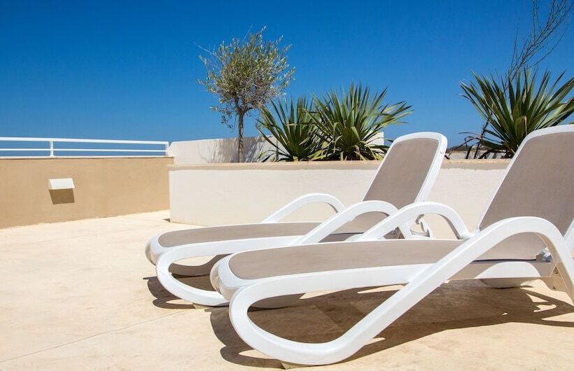 اتاق خانوادگی با چشمانداز دریا, Salini Resort