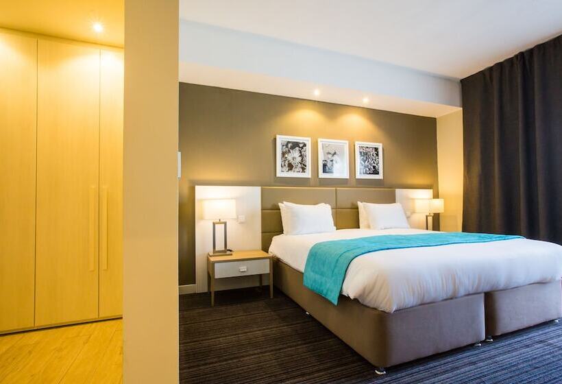 اتاق خانوادگی با چشمانداز دریا, Salini Resort