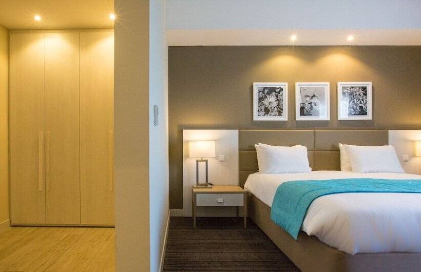 اتاق خانوادگی با چشمانداز دریا, Salini Resort