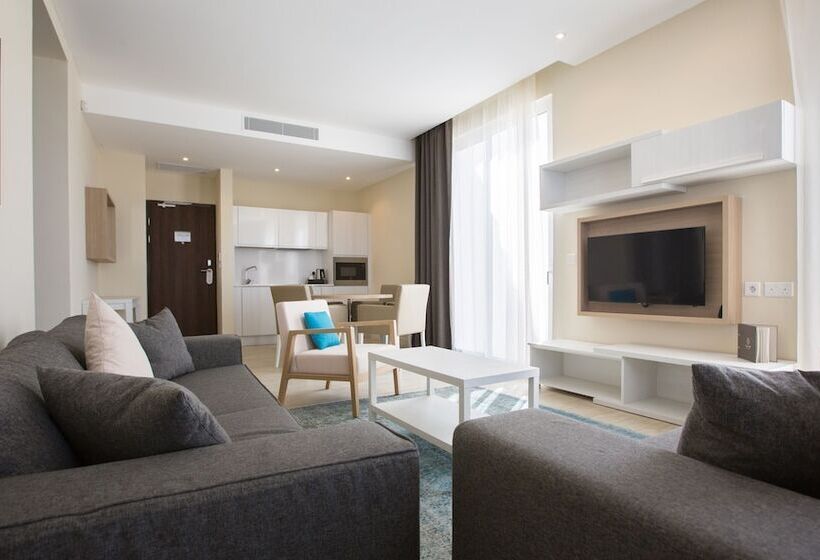 سوییت اجرایی, Salini Resort