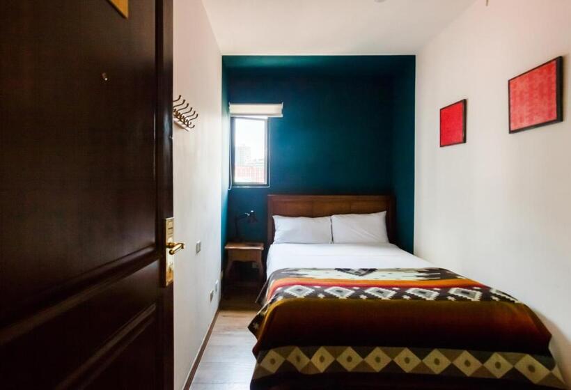 חדר בסיסי חדר אמבטיה משותף, Socialtel Quito   Formerly Selina Quito