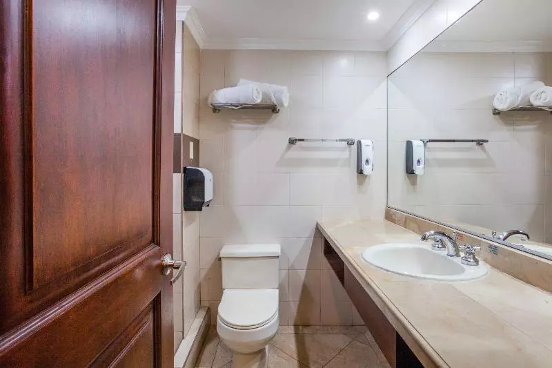 ルームシェアのワンベッド, Socialtel Quito
