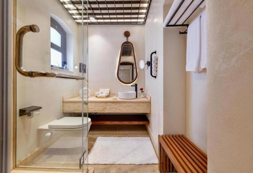 سوییت جونیور با چشمانداز دریا, Movenpick Resort El Quseir