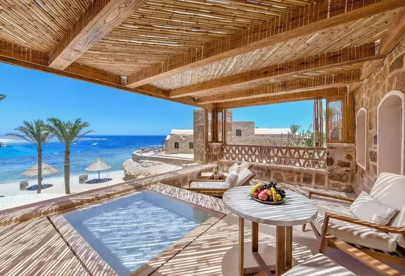 سوییت جونیور با چشمانداز دریا, Movenpick Resort El Quseir