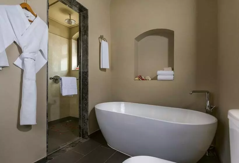 سوییت با چشمانداز دریا, Movenpick Resort El Quseir