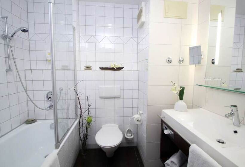 اتاق خانوادگی, Amber Econtel