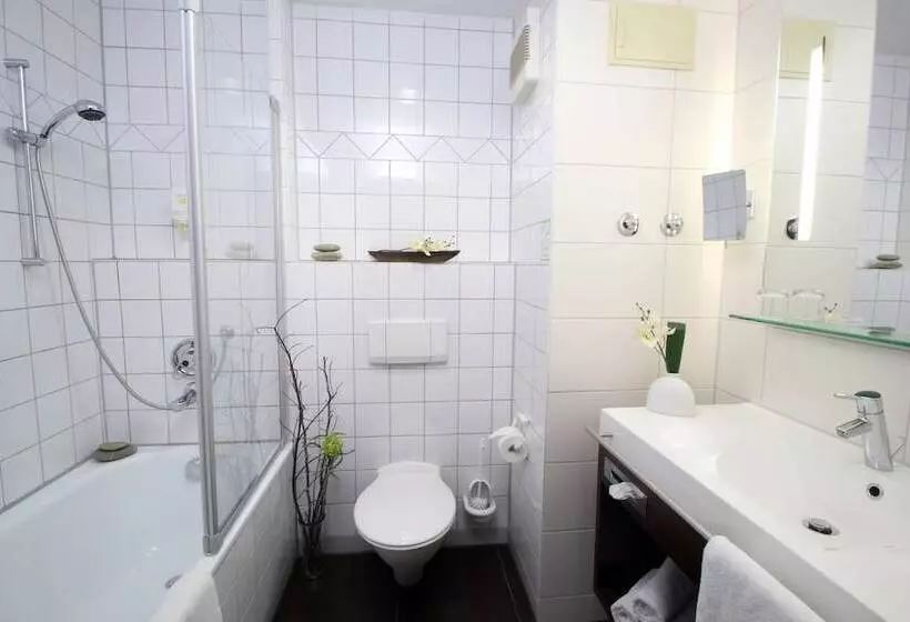 Familienzimmer, Amber Econtel