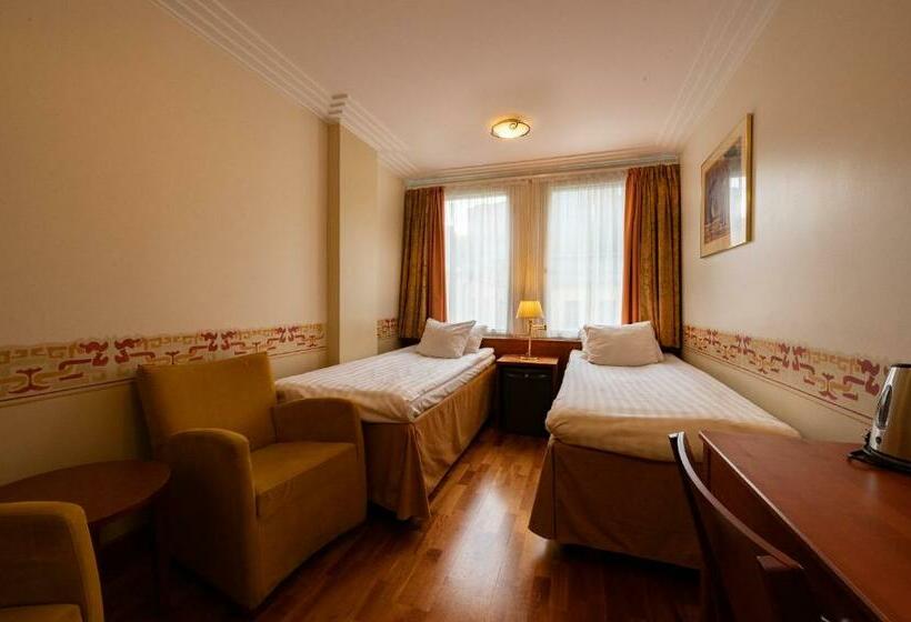 商务房间, Arthur