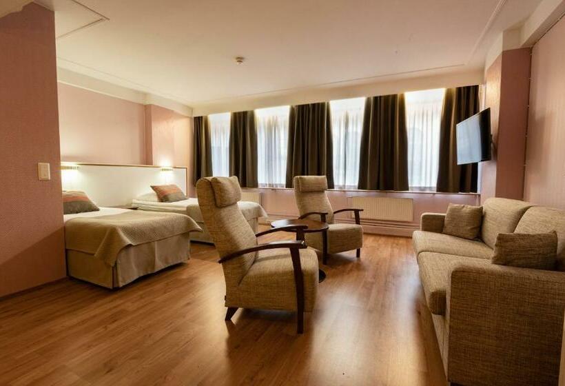 高级大房间, Arthur