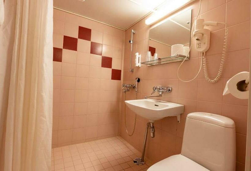 高级大房间, Arthur