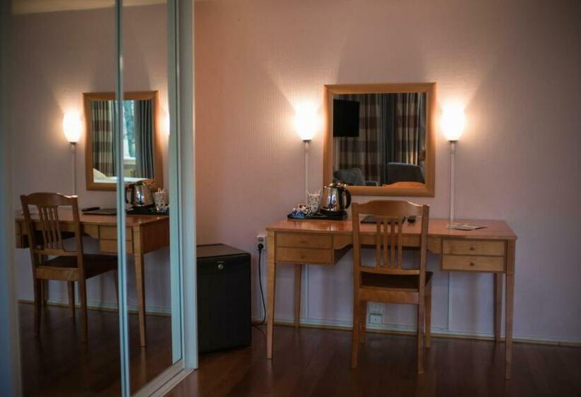 高级大房间, Arthur