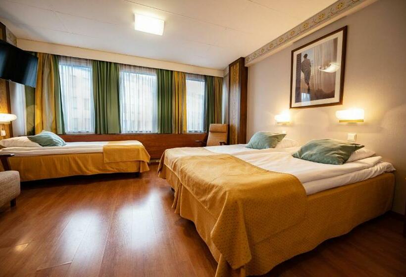 标准三人间, Arthur