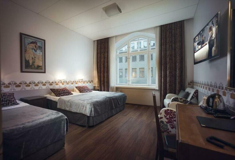 标准三人间, Arthur