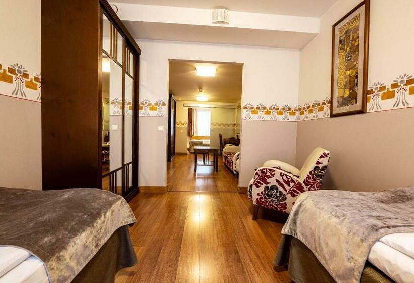 四人标准间, Arthur