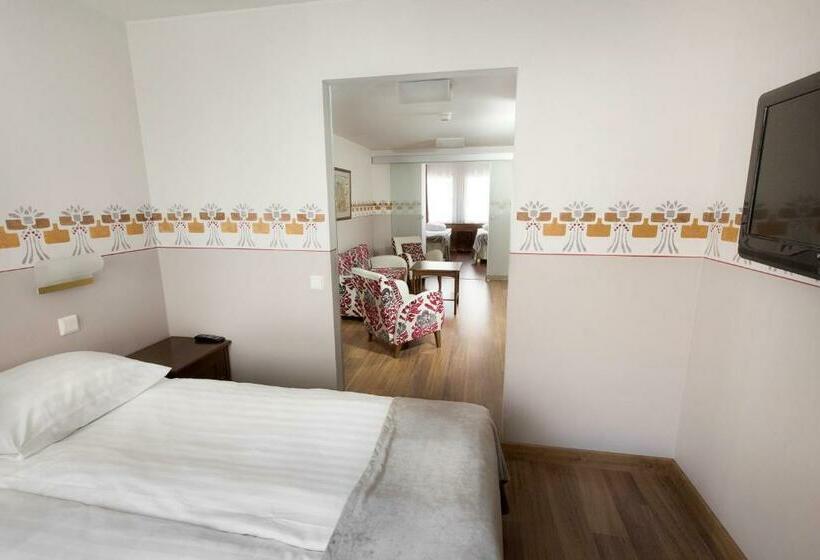 四人标准间, Arthur