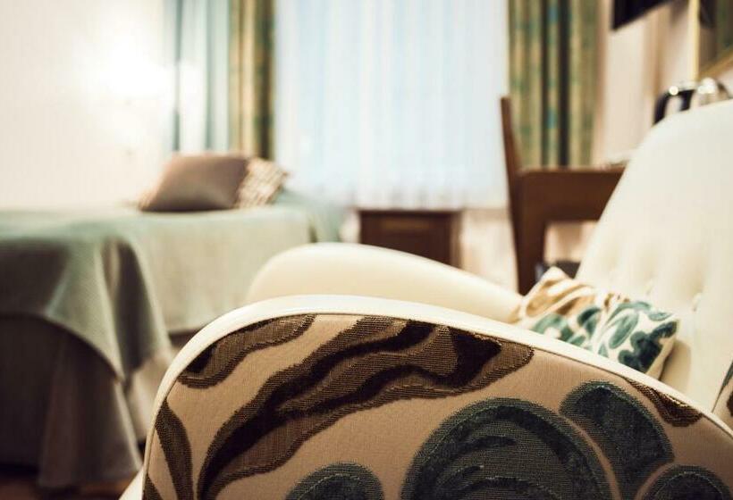 经典单人间, Arthur