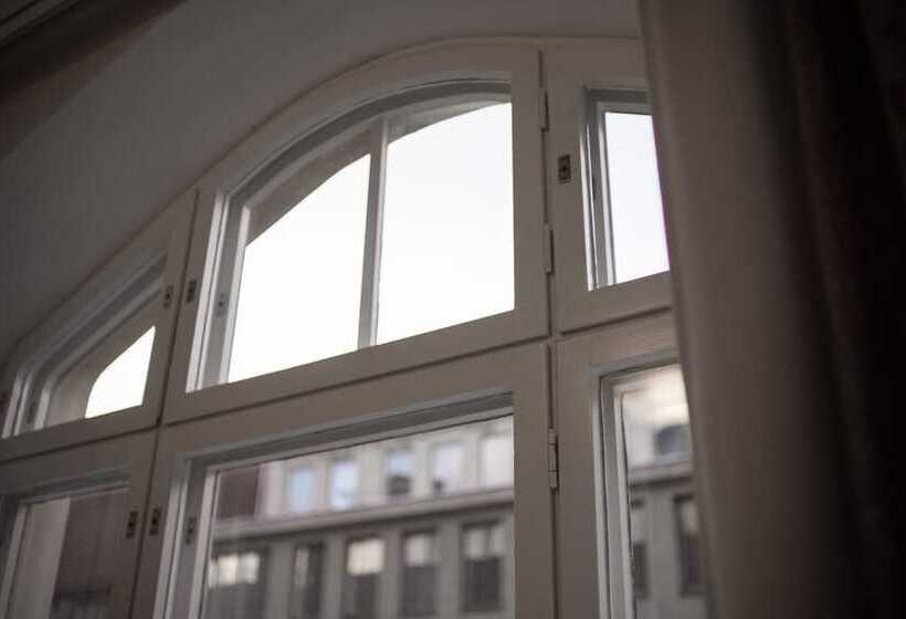 标准三人间, Arthur