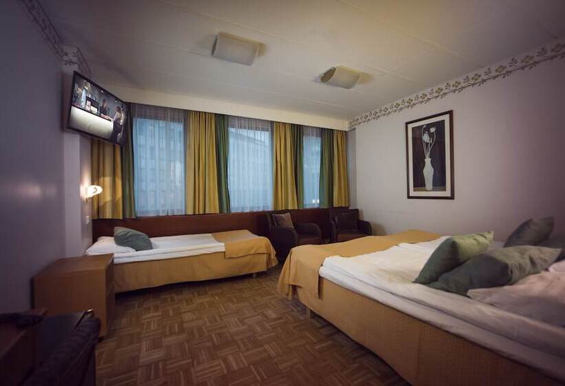 标准三人间, Arthur