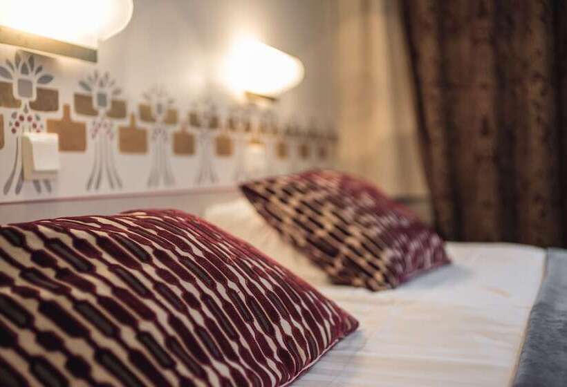 标准三人间, Arthur