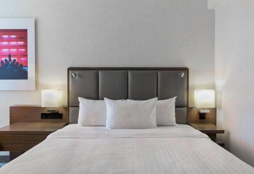 Номер Стандартный Кровать Куин, Courtyard By Marriott Wiesbaden Nordenstadt