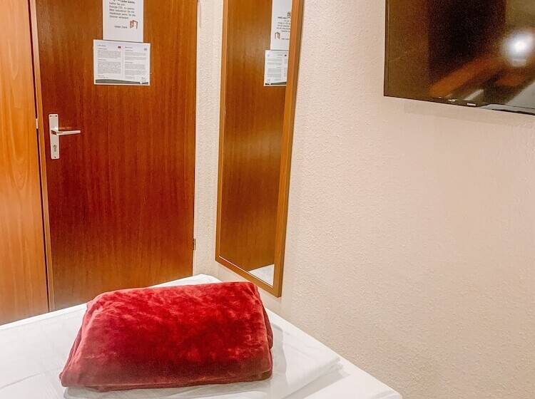 Chambre Standard Individuelle, Falk