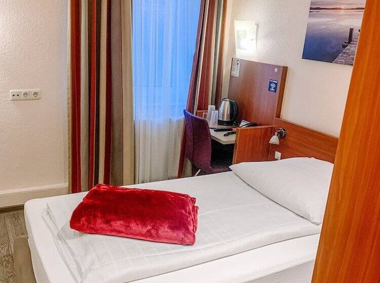 Chambre Standard Individuelle, Falk