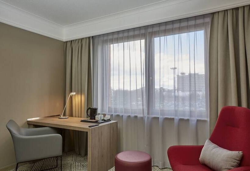 جناح جونيور إداري, H4 Hotel Hannover Messe