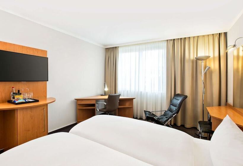 Номер Стандарт Трехместный, NH Frankfurt Airport West