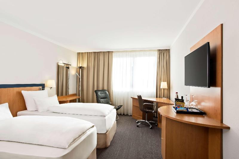 Номер Стандарт Трехместный, NH Frankfurt Airport West