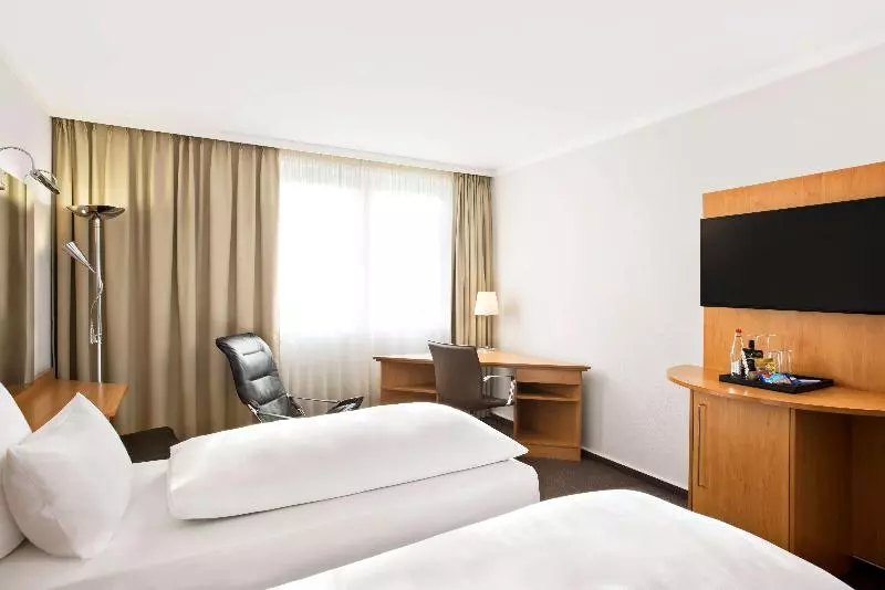 اتاق استاندارد سه نفره, NH Frankfurt Airport West
