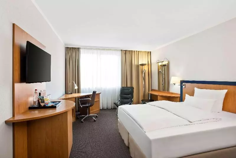 اتاق استاندارد سه نفره, NH Frankfurt Airport West