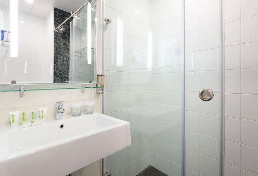 غرفة قياسية فردية مطلّة علي النهر, Saint Petersburg