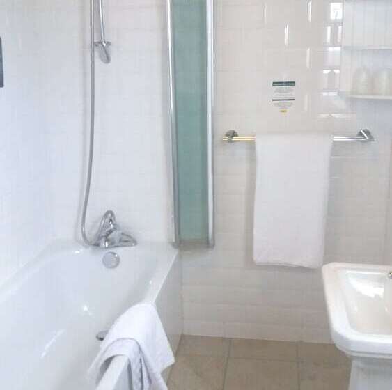 غرفة سوبيريور, Salutation