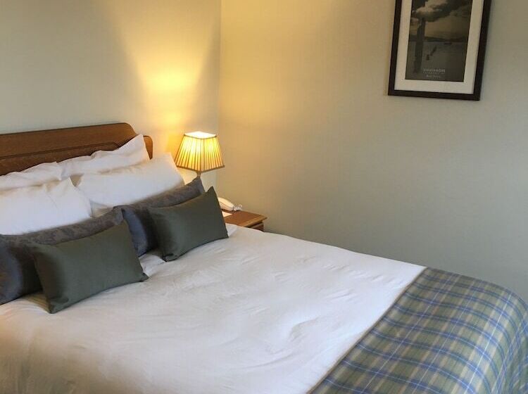 غرفة سوبيريور, Salutation