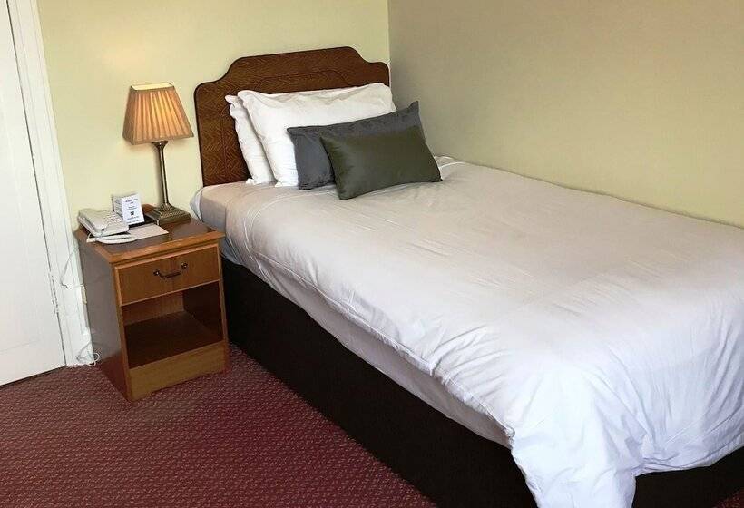 غرفة كلاسيكية فردية, Salutation