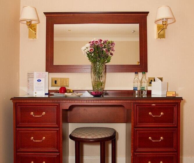 غرفة سوبيريور فردية, Salutation