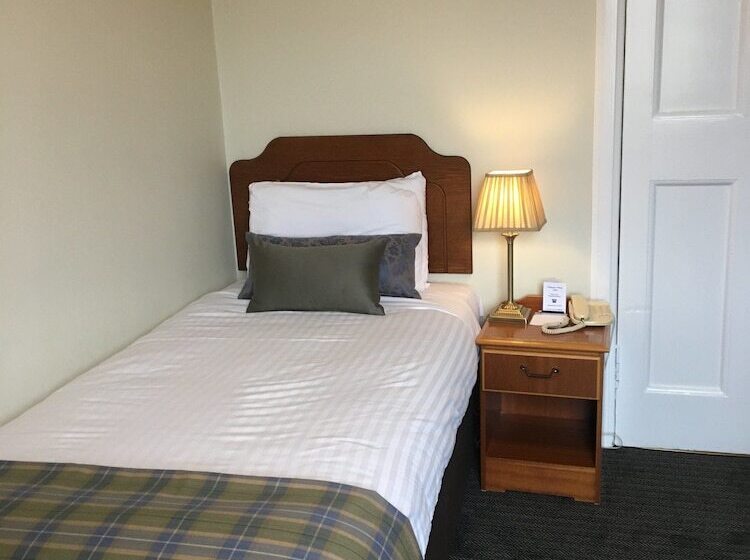 غرفة سوبيريور فردية, Salutation