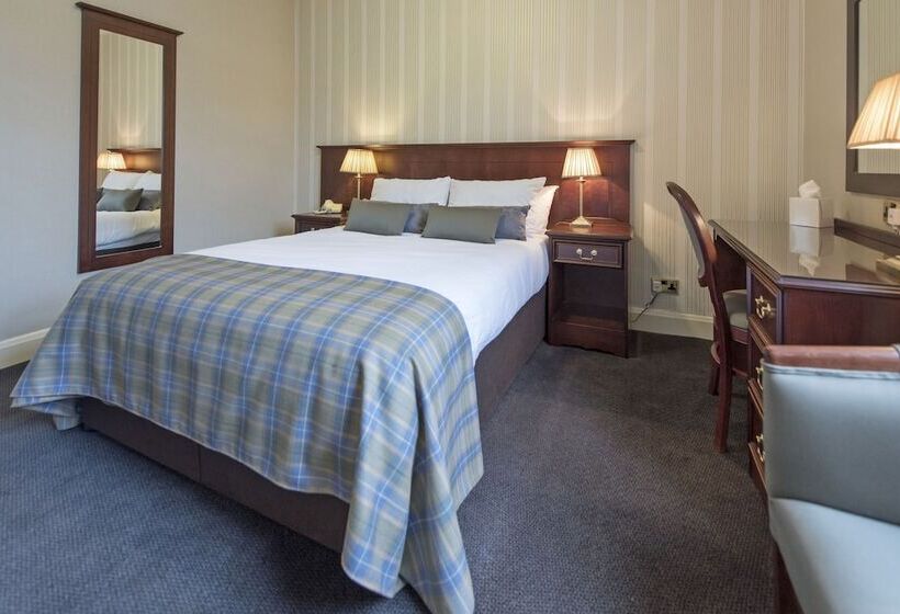 غرفة سوبيريور, Salutation