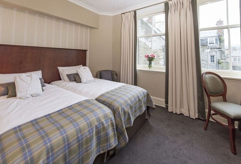 غرفة سوبيريور, Salutation