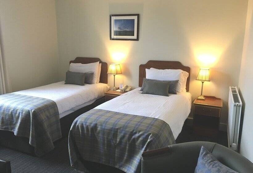 غرفة سوبيريور, Salutation