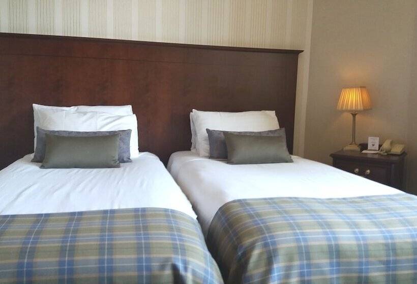 غرفة سوبيريور, Salutation