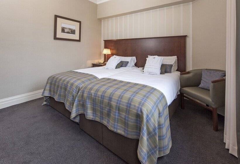 غرفة سوبيريور, Salutation