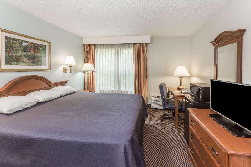 غرفة قياسية سرير كينج, Baymont By Wyndham Lake Park Valdosta I75