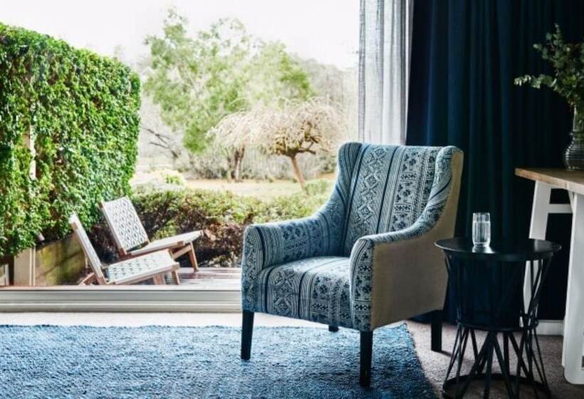 جناح, Lake House Daylesford