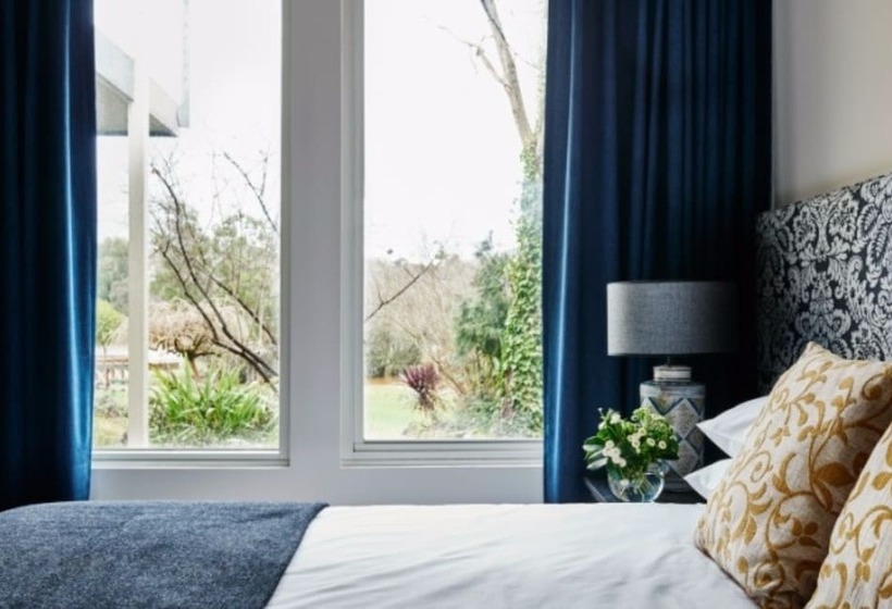 جناح, Lake House Daylesford