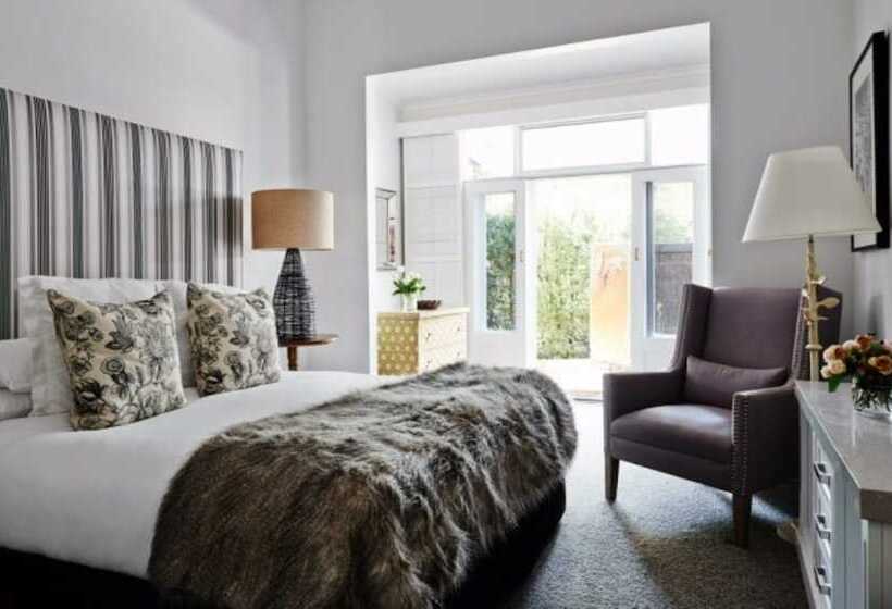 جناح, Lake House Daylesford