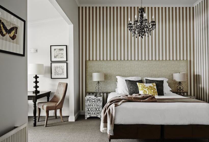 جناح, Lake House Daylesford