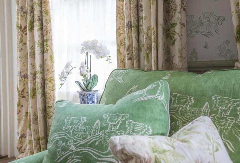 プレステージルーム, The George Hotel And Beach Club