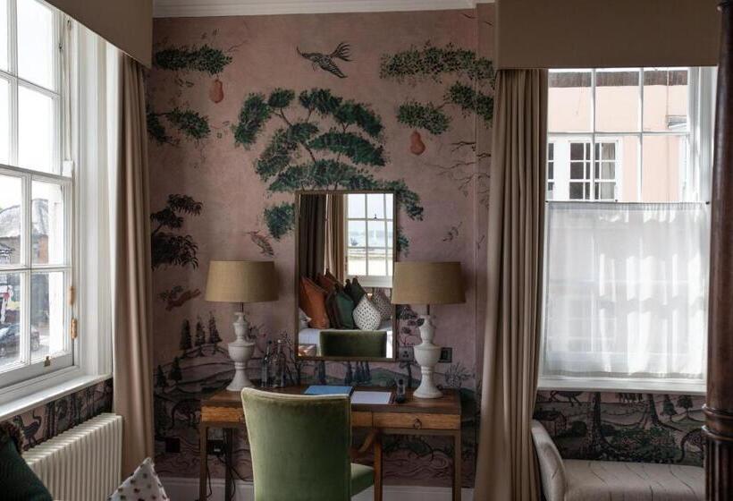 חדר יוקרתי, The George Hotel And Beach Club